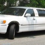 98-02_Lincoln_Town_Car_limousine-1200x600-300x150